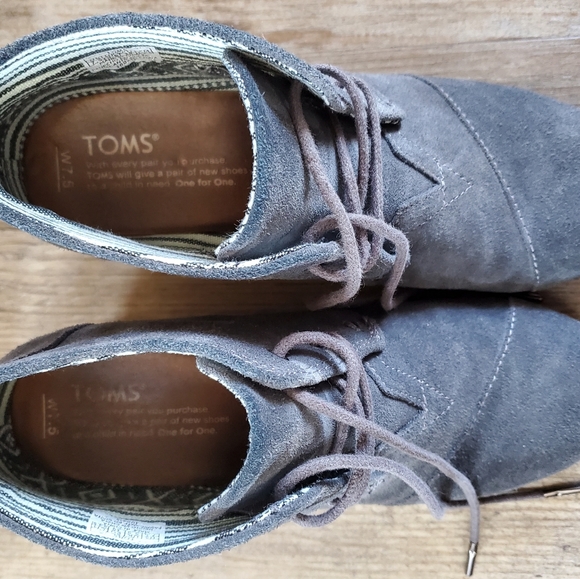 Tom's wedge heel lace up ankle gray 7.5 - Picture 6 of 6